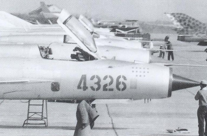 Cuối năm 1965, Liên Xô bắt đầu viện trợ những tiêm kích đánh chặn siêu thanh MiG-21F13 cho Không quân Nhân dân Việt Nam. Ngày 4/3/1966, tiêm kích MiG-21F13 do phi công Nguyễn Hồng Nhị điều khiển đã bắn hạ một máy bay do thám không người lái Ryan Firebee. Đây là chiến công đầu tiên của MiG-21 ở Việt Nam.